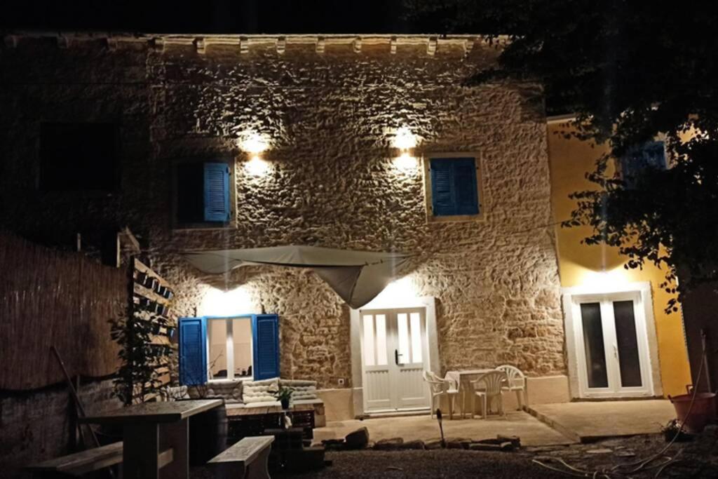 Casa Di Pietra Matelici Villa Divsici ภายนอก รูปภาพ