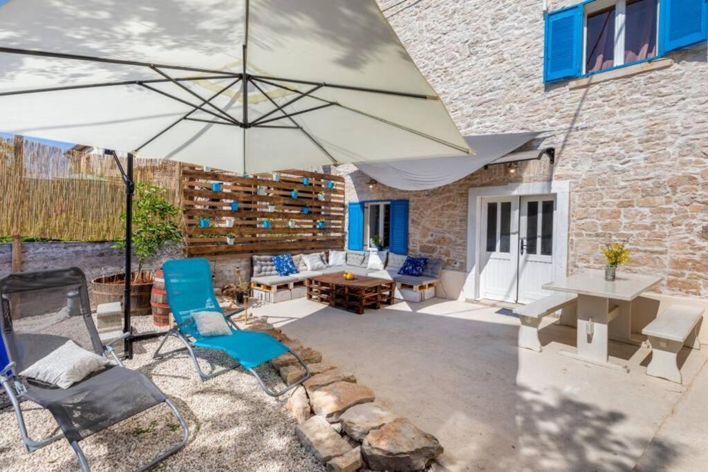 Casa Di Pietra Matelici Villa Divsici ภายนอก รูปภาพ