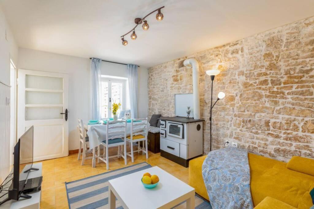 Casa Di Pietra Matelici Villa Divsici ภายนอก รูปภาพ